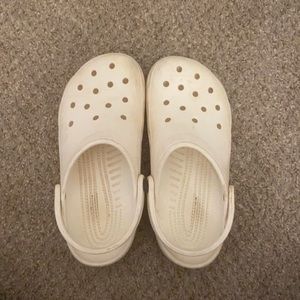 White crocs women’s size 9